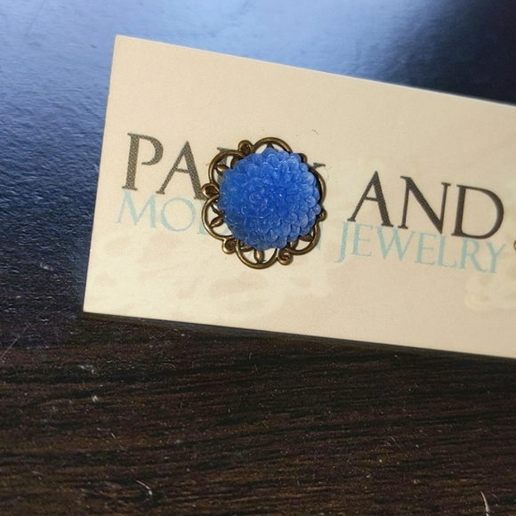 Blue flower Studs - Picture 2 of 3